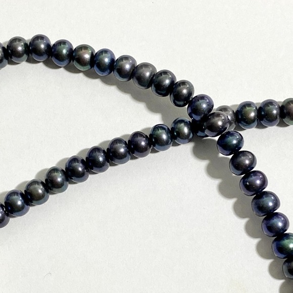 Navy Pearl Necklace with pendant | Vintage Style - Picture 6 of 6